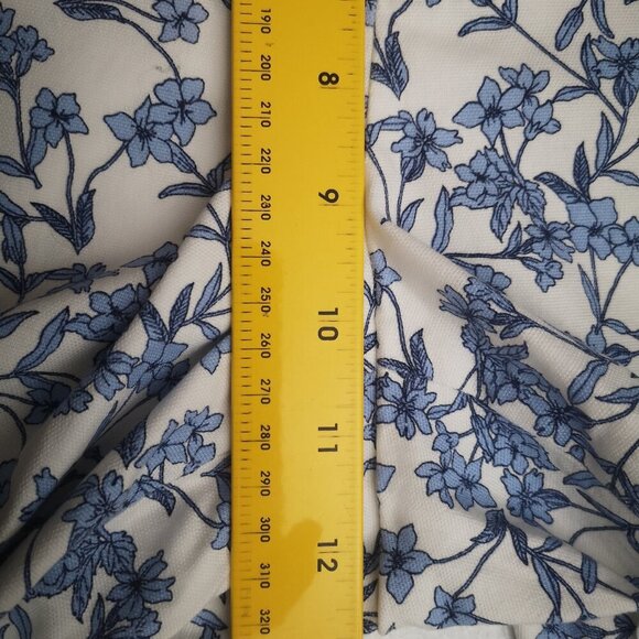 Banana Republic Ladies Size 12 Ivory w/Blue Flower Pattern Bermuda Length Shorts - Picture 10 of 11